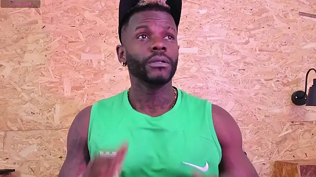 Snapshot of santiblack7 chatting on 11-21-25, 03:27 santiblack7 online show from 11-21-25, 03:27