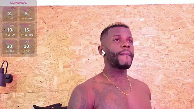 Snapshot of santiblack7 chatting on 11-24-25, 11:15 santiblack7 online show from 11-24-25, 11:15