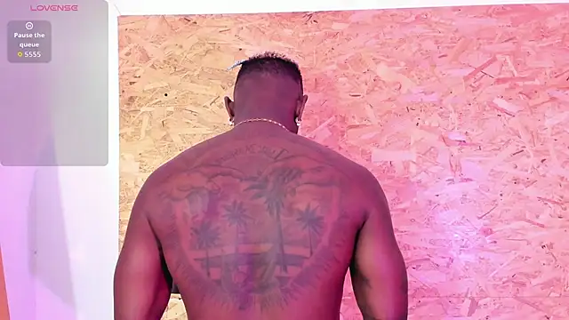 Snapshot of santiblack7 chatting on 11-26-25, 02:01 santiblack7 online show from 11-26-25, 02:01