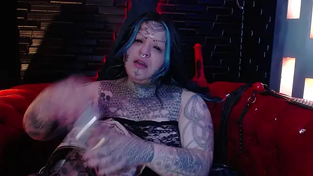 Snapshot of Venus_Rock chatting on 11-17-25, 03:45 Venus Rock online show from 11-17-25, 03:45