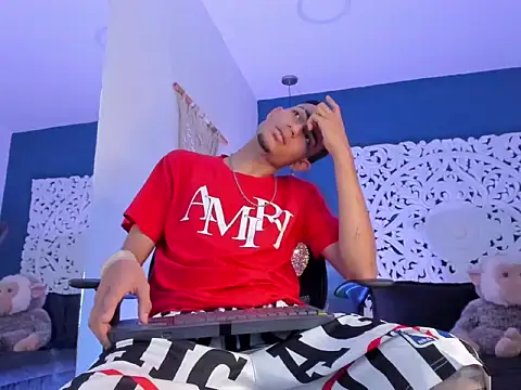 Snapshot of Adonis_WB chatting on 09-30-25, 08:36 Adonis WB online show from 09-30-25, 08:36