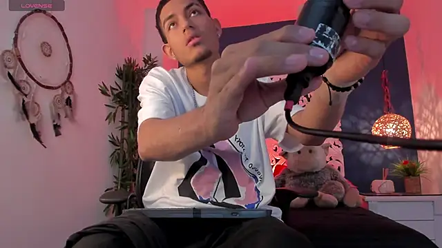 Snapshot of Adonis_WB chatting on 10-03-25, 09:34 Adonis WB online show from 10-03-25, 09:34