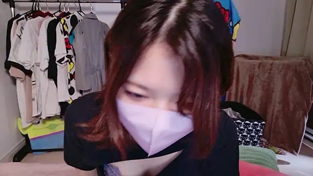 Azusa DoMybest online show from 04-24-26, 05:43