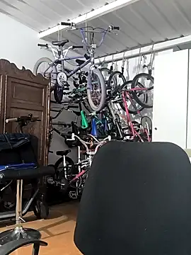 Snapshot of RejoinedLescol chatting on 09-17-25, 04:25 RejoinedLescol online show from 09-17-25, 04:25