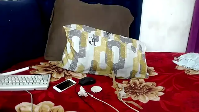 BUNNYCHOWX28 online show from 09-12-25, 08:42