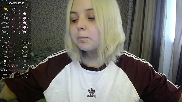 Snapshot of vendymories chatting on 09-11-25, 07:19 vendymories online show from 09-11-25, 07:19