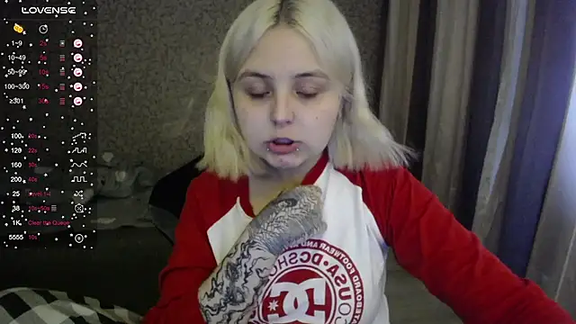 Snapshot of vendymories chatting on 09-17-25, 12:29 vendymories online show from 09-17-25, 12:29