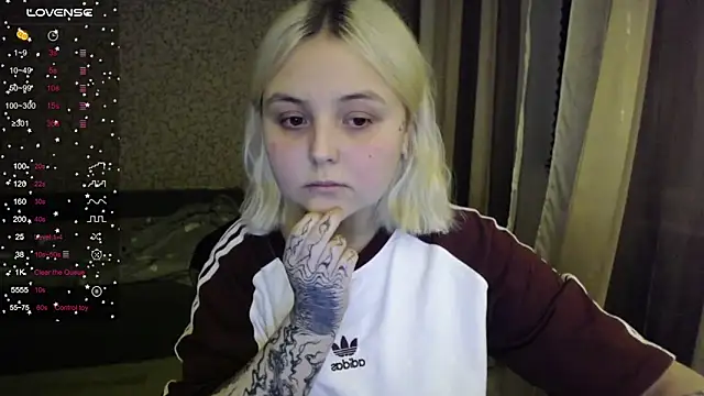 Snapshot of vendymories chatting on 10-29-25, 01:41 vendymories online show from 10-29-25, 01:41