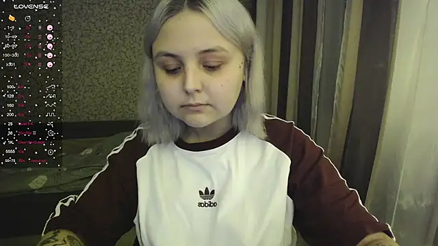 Snapshot of vendymories chatting on 11-15-25, 02:42 vendymories online show from 11-15-25, 02:42