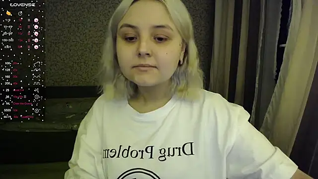 Snapshot of vendymories chatting on 11-21-25, 01:48 vendymories online show from 11-21-25, 01:48