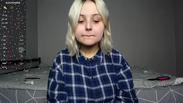 Snapshot of vendymories chatting on 12-13-25, 09:53 vendymories online show from 12-13-25, 09:53