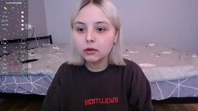 Snapshot of vendymories chatting on 12-16-25, 05:40 vendymories online show from 12-16-25, 05:40