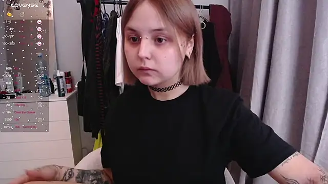 Snapshot of vendymories chatting on 02-10-26, 04:11 vendymories online show from 02-10-26, 04:11