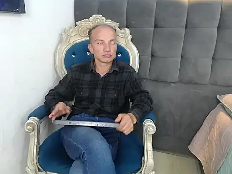 Snapshot of DaddyPoweer chatting on 10-15-25, 12:22 DaddyPoweer online show from 10-15-25, 12:22
