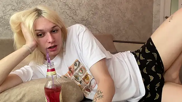 Snapshot of evelina228 chatting on 10-02-25, 06:53 evelina228 online show from 10-02-25, 06:53