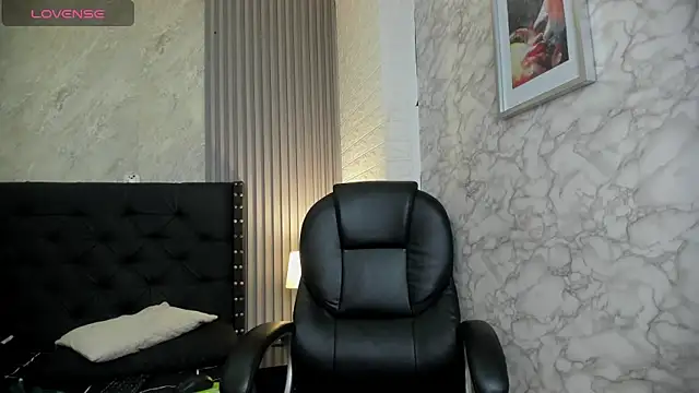 Snapshot of alicy__torres chatting on 10-21-25, 12:17 alicy torres online show from 10-21-25, 12:17