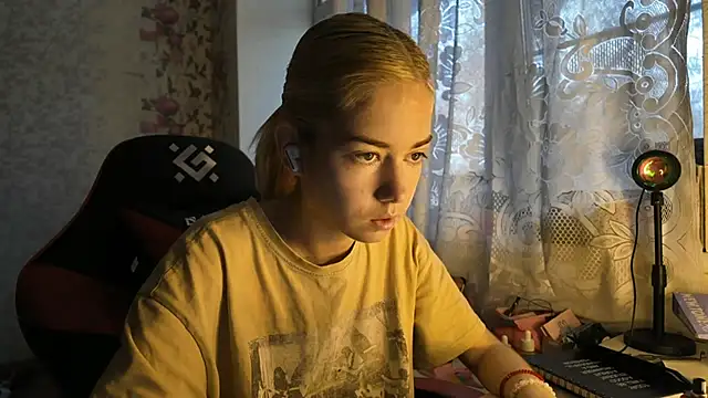 Witching Moon online show from 10-31-25, 07:31