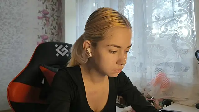 Witching Moon online show from 11-06-25, 07:20