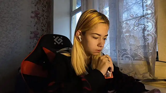 Witching Moon online show from 11-18-25, 07:35