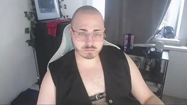 Snapshot of FabianKinky chatting on 09-12-25, 02:06 FabianKinky online show from 09-12-25, 02:06