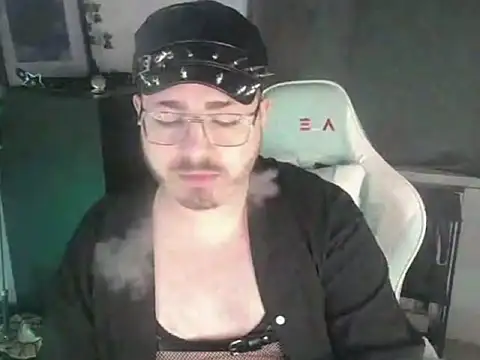 Snapshot of FabianKinky chatting on 09-17-25, 04:41 FabianKinky online show from 09-17-25, 04:41