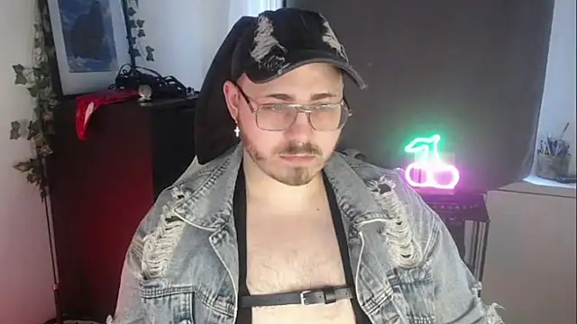 Snapshot of FabianKinky chatting on 09-20-25, 08:26 FabianKinky online show from 09-20-25, 08:26