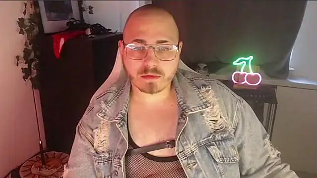 Snapshot of FabianKinky chatting on 09-24-25, 06:06 FabianKinky online show from 09-24-25, 06:06