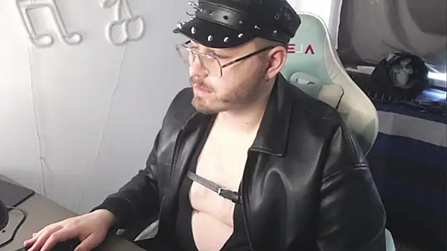 Snapshot of FabianKinky chatting on 10-12-25, 10:03 FabianKinky online show from 10-12-25, 10:03