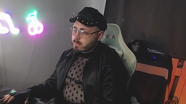 Snapshot of FabianKinky chatting on 10-16-25, 11:55 FabianKinky online show from 10-16-25, 11:55