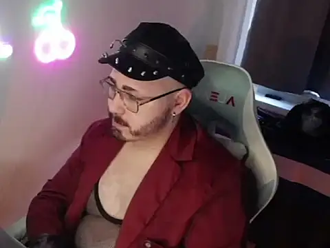 Snapshot of FabianKinky chatting on 10-19-25, 09:32 FabianKinky online show from 10-19-25, 09:32