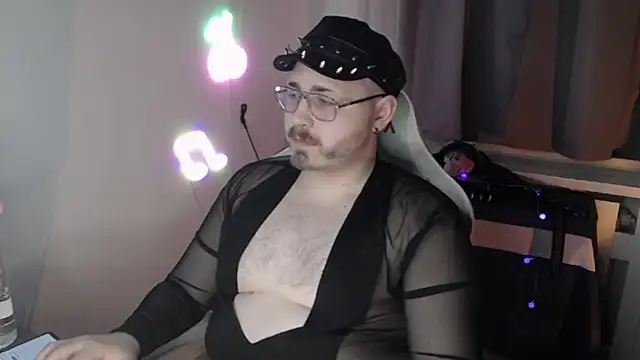 Snapshot of FabianKinky chatting on 10-24-25, 05:53 FabianKinky online show from 10-24-25, 05:53