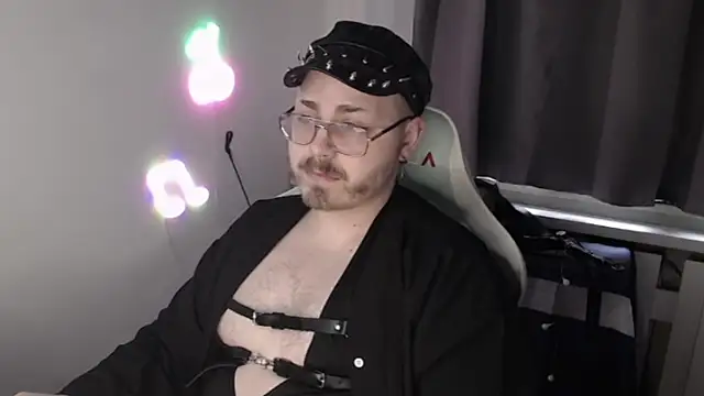 Snapshot of FabianKinky chatting on 10-25-25, 06:54 FabianKinky online show from 10-25-25, 06:54