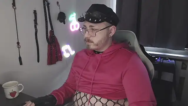 Snapshot of FabianKinky chatting on 10-28-25, 09:24 FabianKinky online show from 10-28-25, 09:24