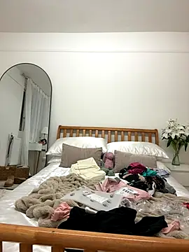 MilaRenee online show from 10-15-25, 06:19