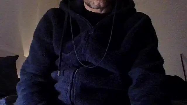 Snapshot of Skeye2 chatting on 11-17-25, 10:59 Skeye2 online show from 11-17-25, 10:59