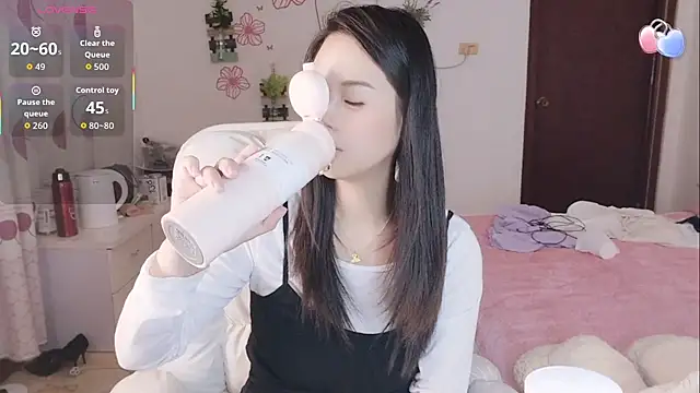 Snapshot of Tutu-o chatting on 09-18-25, 05:09 Tutu-o online show from 09-18-25, 05:09