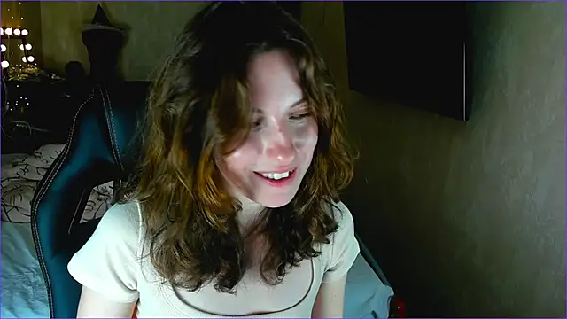 Agata in Wonderland online show from 10-08-25, 02:47