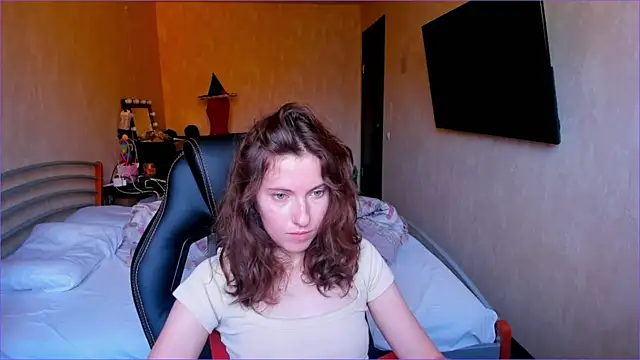 Agata in Wonderland online show from 10-09-25, 08:01