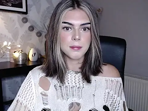 Snapshot of Nova_SIN chatting on 09-11-25, 05:07 Nova SIN online show from 09-11-25, 05:07