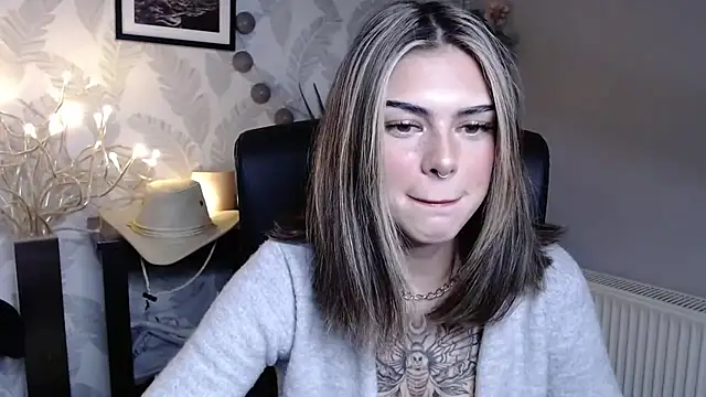 Snapshot of Nova_SIN chatting on 09-24-25, 05:11 Nova SIN online show from 09-24-25, 05:11