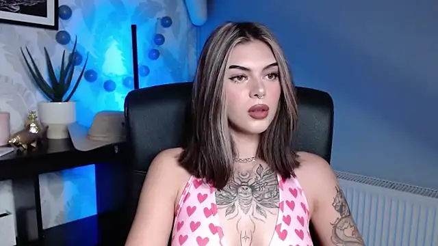 Snapshot of Nova_SIN chatting on 10-06-25, 10:56 Nova SIN online show from 10-06-25, 10:56