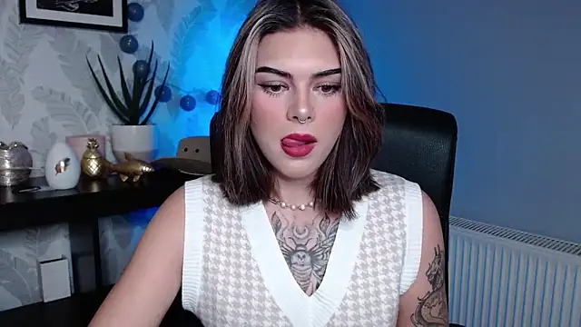 Snapshot of Nova_SIN chatting on 11-14-25, 06:12 Nova SIN online show from 11-14-25, 06:12