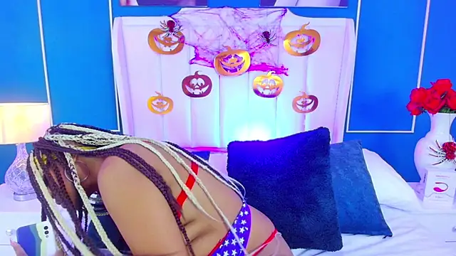 AngelaRoberts online show from 10-30-25, 04:03