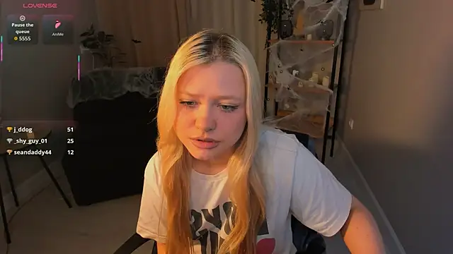 Millie Vanillies online show from 10-22-25, 08:30