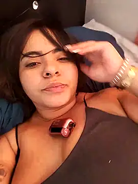 Snapshot of Luciana_r chatting on 10-16-25, 07:26 Luciana r online show from 10-16-25, 07:26