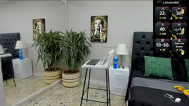 Snapshot of emilio_brandon chatting on 10-20-25, 10:49 emilio brandon online show from 10-20-25, 10:49