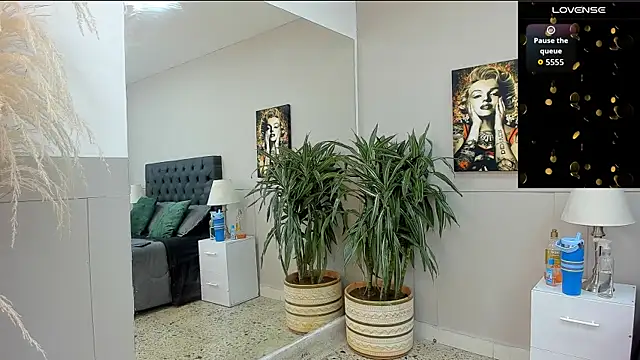 Snapshot of emilio_brandon chatting on 10-22-25, 10:37 emilio brandon online show from 10-22-25, 10:37