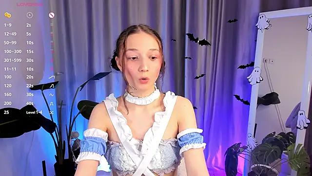 Snapshot of MilliMouse chatting on 10-28-25, 06:32 MilliMouse online show from 10-28-25, 06:32