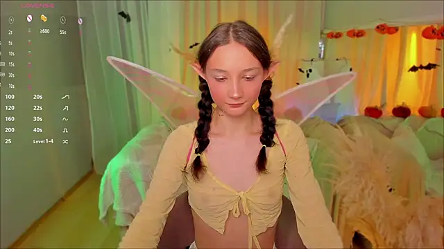 Snapshot of MilliMouse chatting on 10-29-25, 11:39 MilliMouse online show from 10-29-25, 11:39