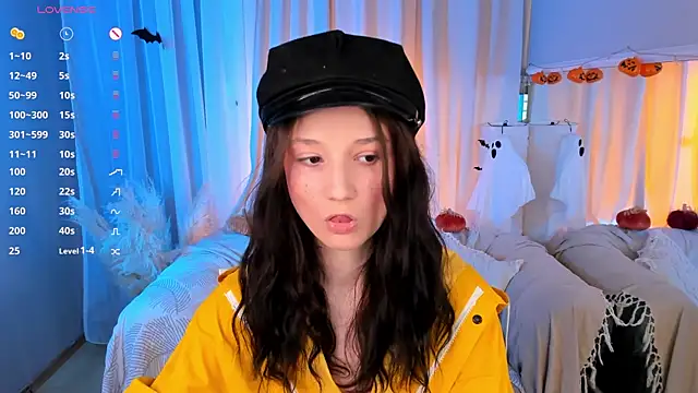 Snapshot of MilliMouse chatting on 10-31-25, 11:06 MilliMouse online show from 10-31-25, 11:06